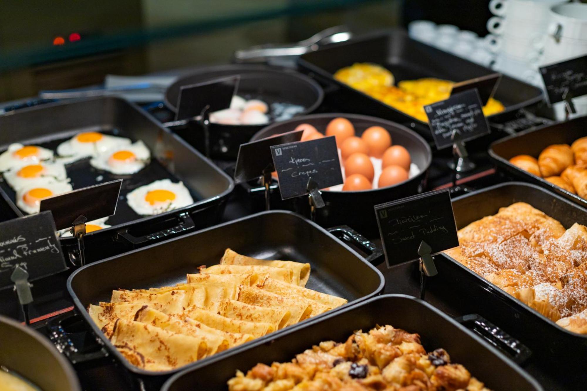 Hotel Du Lac Congress Center & Spa Янина Экстерьер фото A breakfast buffet